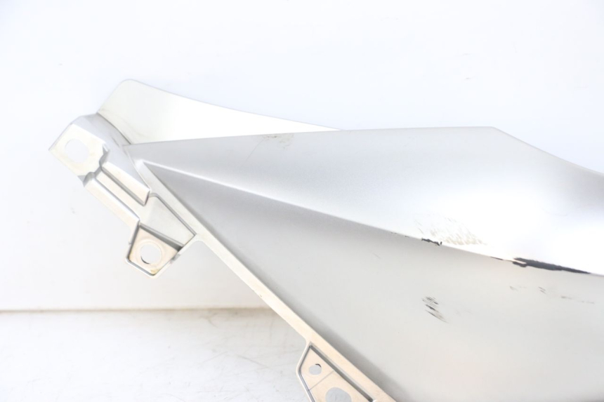 photo de LEFT REAR SIDE PANEL YAMAHA XMAX X-MAX ABS 125 (2017 - 2020) - High-resolution close-up