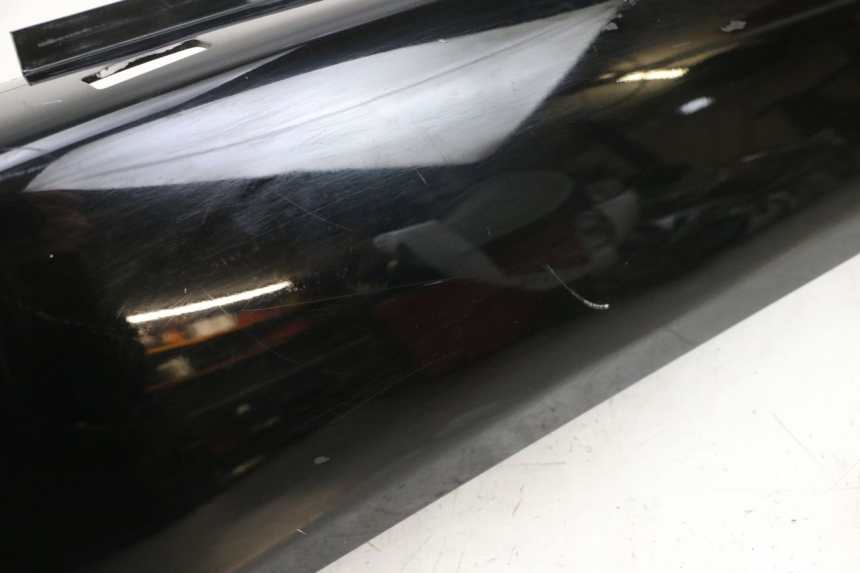 photo de LEFT REAR SIDE PANEL YAMAHA XMAX X-MAX 125 (2006 - 2009) - Zoom on usage condition