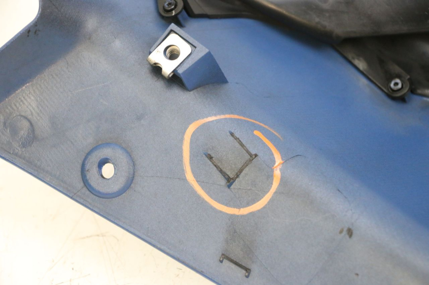 photo de RIGHT FRONT FAIRING YAMAHA FJR ABS 1300 (2006 - 2012) - Fixing points details