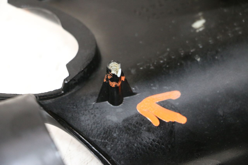 photo de RIGHT FRONT FAIRING HONDA NSR R 125 (1994 - 2003) - Technical close-up