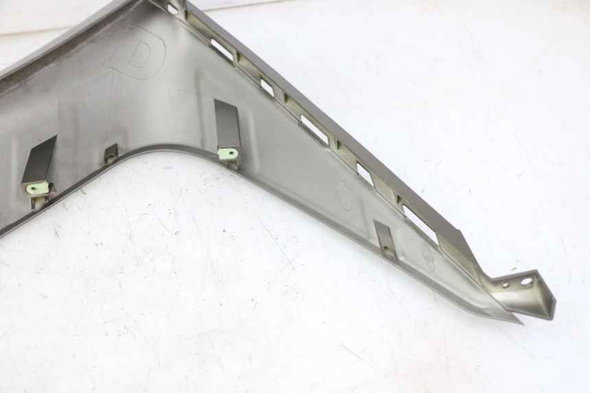photo de RIGHT FRONT FAIRING PEUGEOT SATELIS 125 (2013 - 2018)