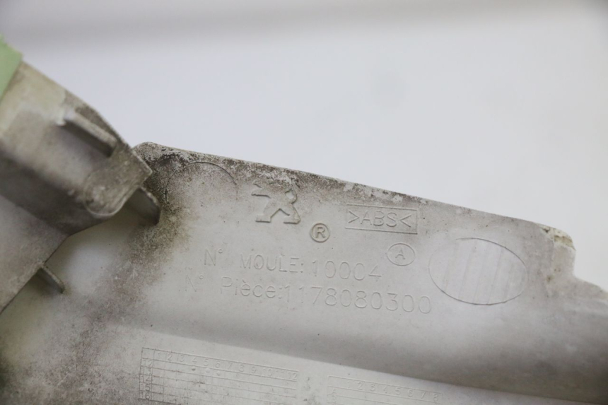 photo de RIGHT FRONT FAIRING PEUGEOT SATELIS 125 (2010 - 2012)