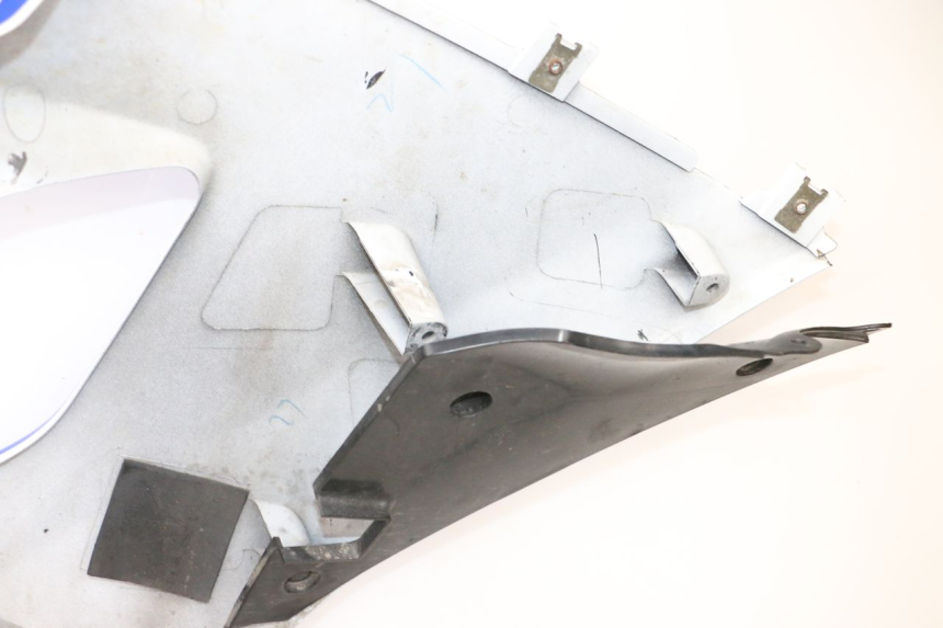 photo de LEFT FRONT FAIRING SUZUKI GSXR GSX-R 1000 (2003 - 2004) - Technical close-up