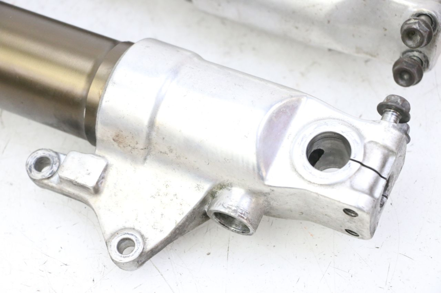 photo de FORKS LEG HONDA CBR RR FIREBLADE 900 (1992 - 1994)