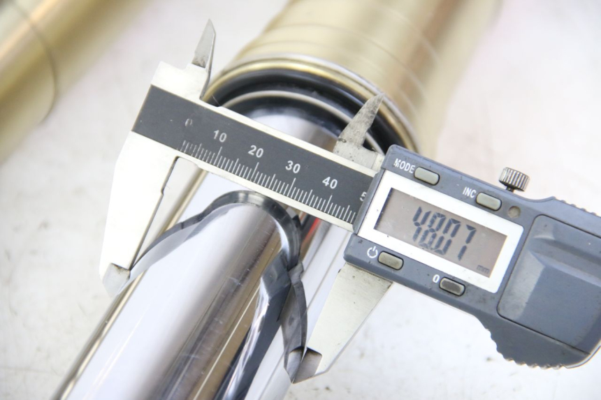 photo de FORK TUBE HONDA CRF 250 (2010 - 2013)