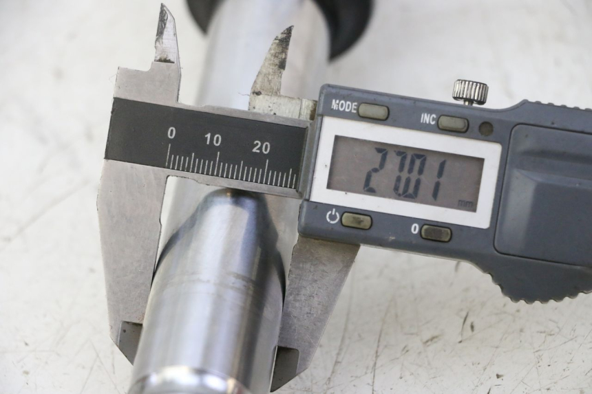 photo de RIGHT FORKS LEG PEUGEOT KISBEE 4T 50 (2018 - 2022)