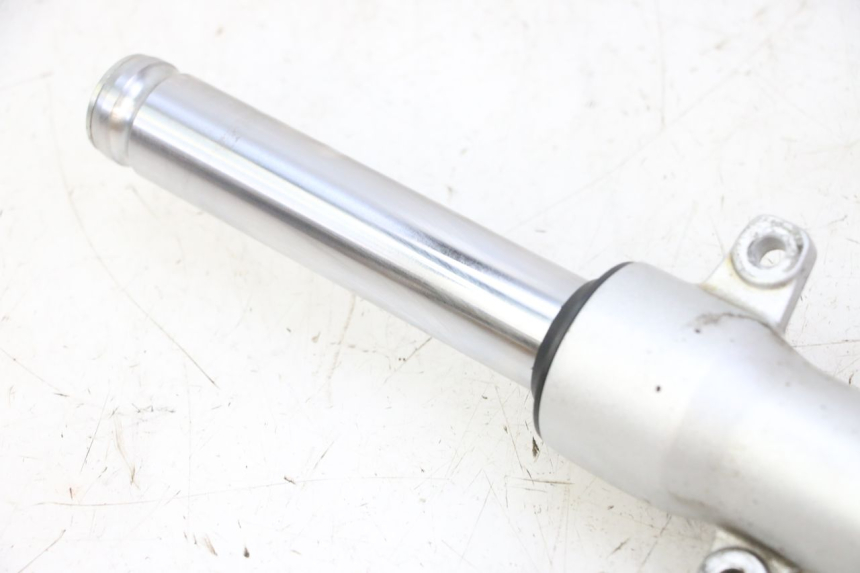 photo de RIGHT FORKS LEG PEUGEOT KISBEE 4T 50 (2018 - 2022)