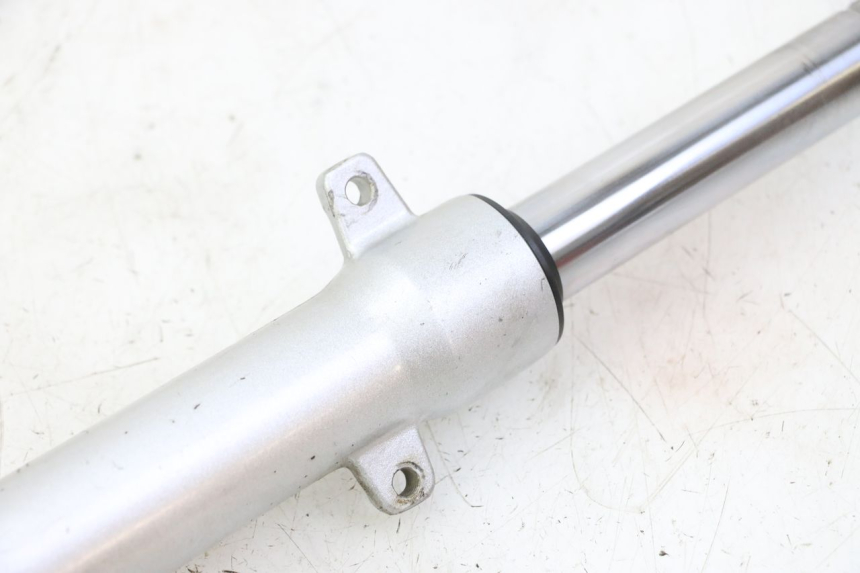 photo de RIGHT FORKS LEG PEUGEOT KISBEE 4T 50 (2018 - 2022)