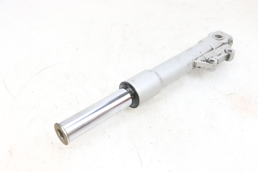 photo de LEFT FORKS LEG PIAGGIO FLY 4T 50 (2013 - 2017) - Zoom on usage condition