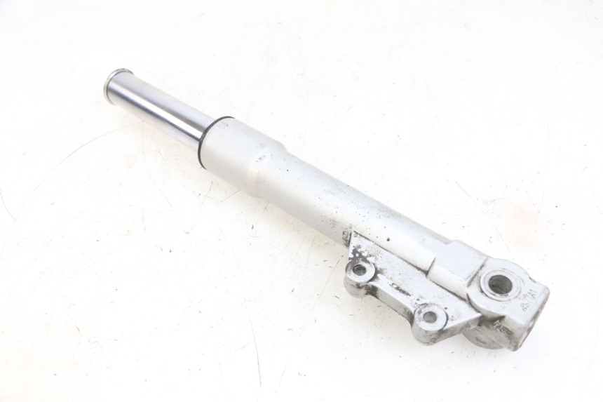 photo de LEFT FORKS LEG PIAGGIO FLY 4T 50 (2013 - 2017) - Alternative perspective