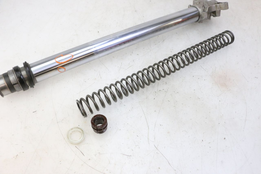 photo de LEFT FORKS LEG YAMAHA YZ 125 (1998 - 2005)