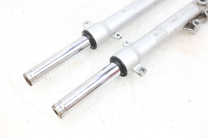 photo de FORKS LEG PEUGEOT KISBEE 2T 50 (2010 - 2017) - Alternative perspective