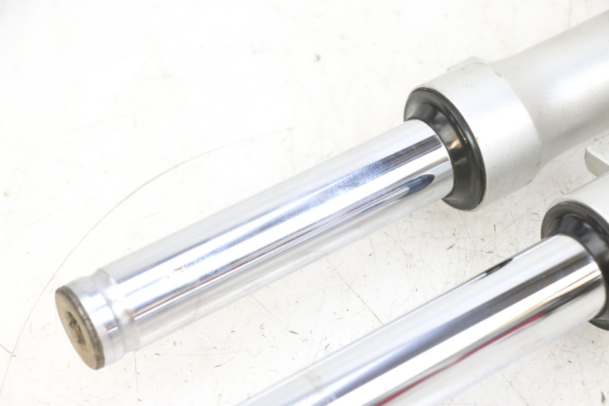 photo de FORKS LEG KYMCO LIKE 125 (2009 - 2016) - Fixing points details