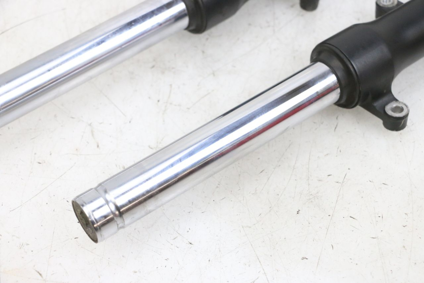 photo de FORKS LEG PIAGGIO NEW TYPHOON 50 (2018 - 2021) - Additional view of the item