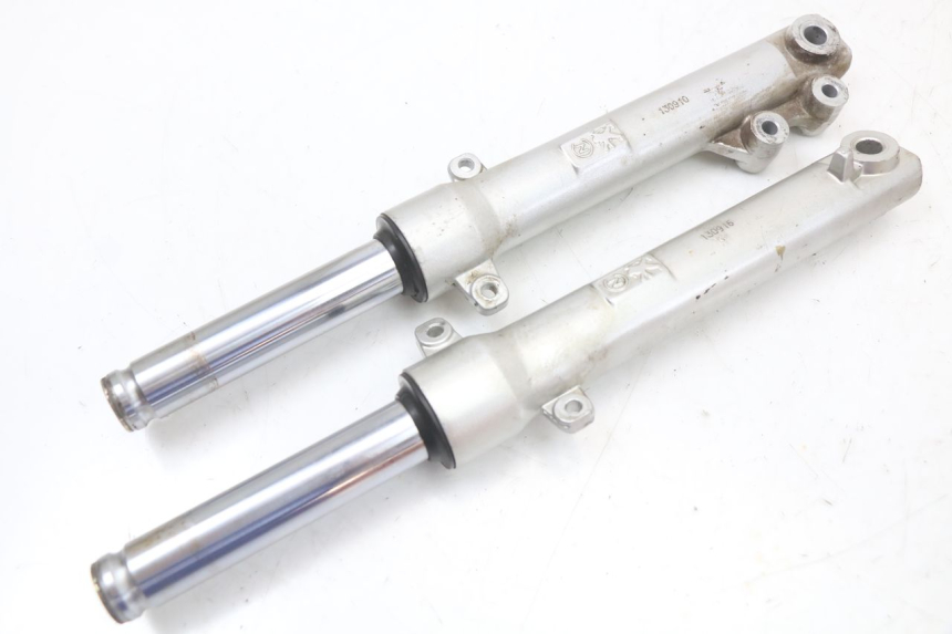 photo de FORKS LEG PEUGEOT KISBEE 4T 50 (2010 - 2017)