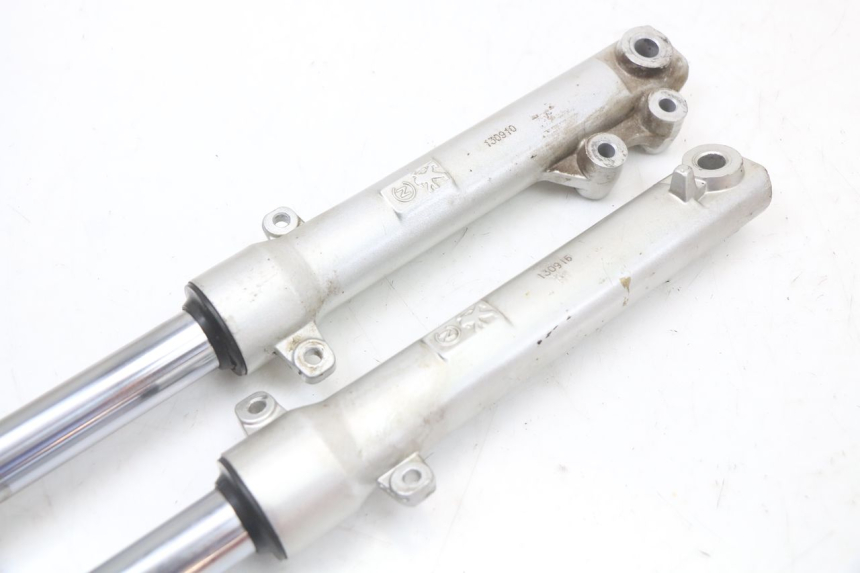 photo de FORKS LEG PEUGEOT KISBEE 4T 50 (2010 - 2017)