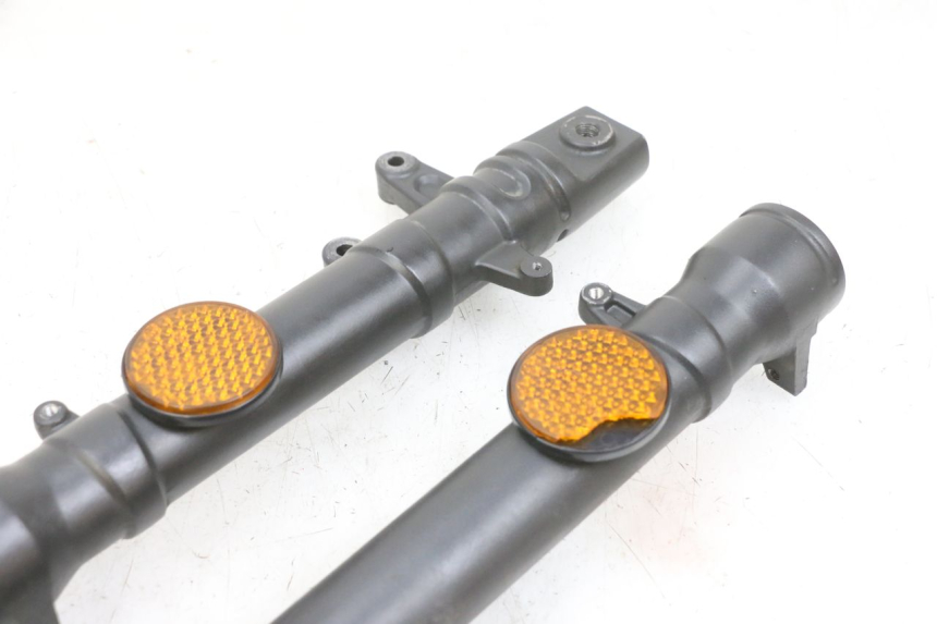photo de FORKS LEG YAMAHA TZR 50 (2008 - 2016) - Fixing points details