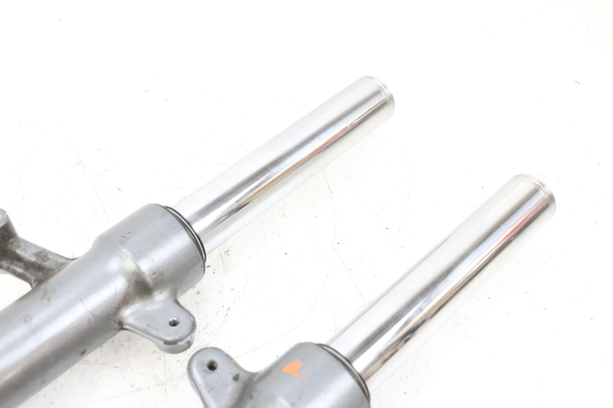 photo de FORK TUBE YAMAHA XMAX X-MAX 125 (2006 - 2009) - Additional view of the item