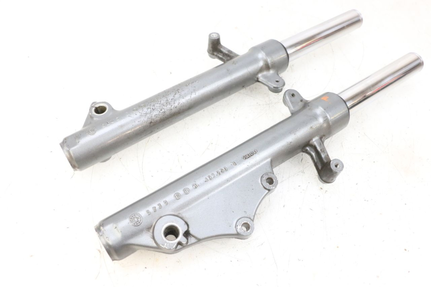 photo de FORK TUBE YAMAHA XMAX X-MAX 125 (2006 - 2009) - Fixing points details