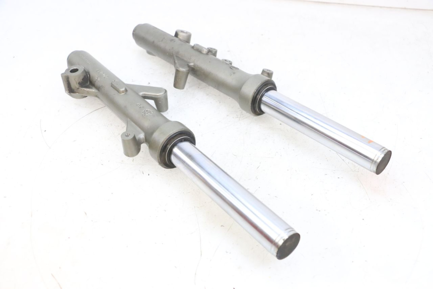 photo de FORKS LEG YAMAHA YP MAJESTY 125 (2002 - 2006) - Fixing points details