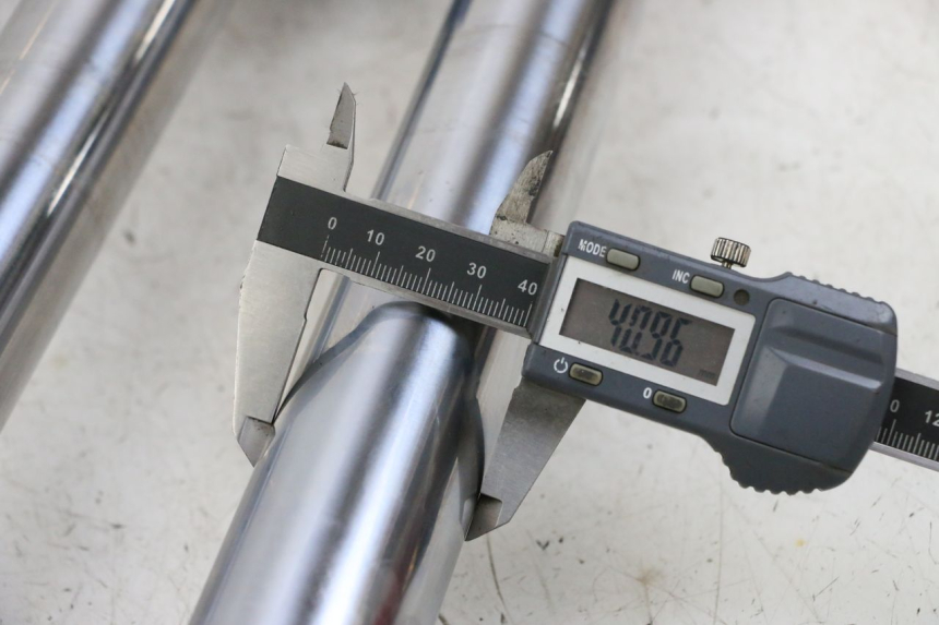 photo de FORKS LEG KAWASAKI ZR 7 750 (1999 - 2001) - Zoom on usage condition