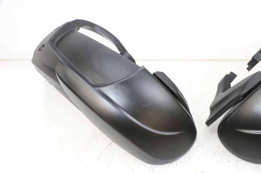 photo de FRONT FENDER PIAGGIO MP3 HPE 300 (2019 - 2026) - Distinctive features