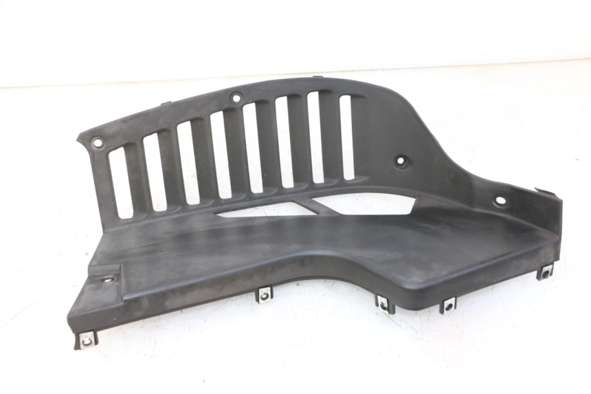 photo de RIGHT RADIATOR COVER QUADRO 4 4D 350 (2015 - 2018)