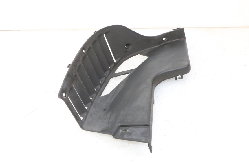 photo de RIGHT RADIATOR COVER QUADRO 4 4D 350 (2015 - 2018)