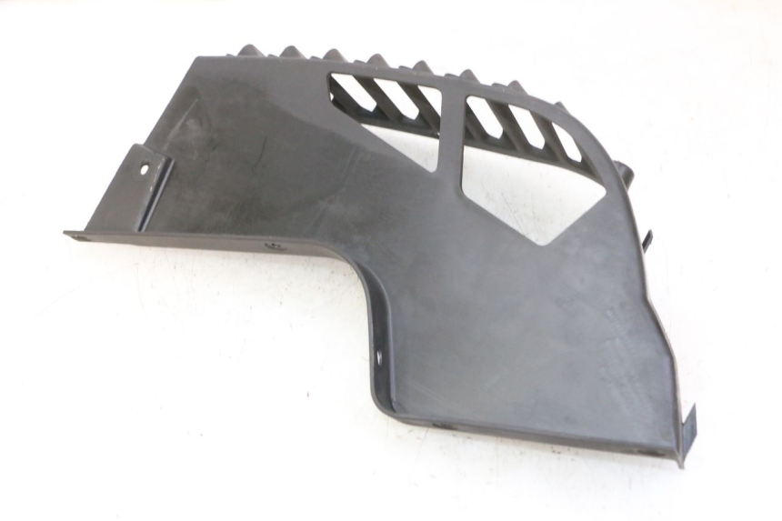 photo de LEFT RADIATOR COVER QUADRO 4 4D 350 (2015 - 2018)