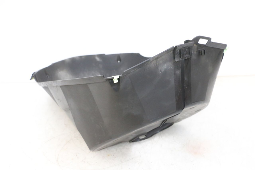 photo de RADIATOR COVER PEUGEOT SATELIS 125 (2013 - 2018) - Fixing points details