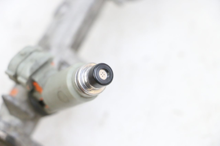 photo de FUEL INJECTOR YAMAHA TDM ABS 900 (2002 - 2014) - Alternative perspective