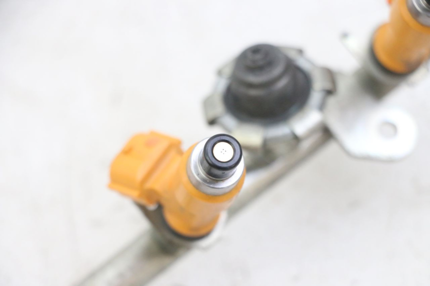 photo de FUEL INJECTOR YAMAHA XJ6 ABS 600 (2008 - 2016)