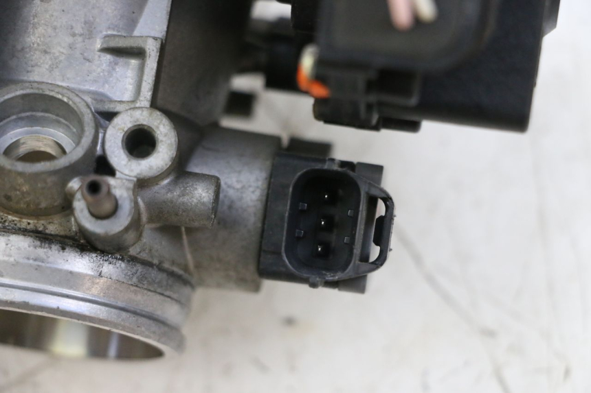 photo de INJECTION THROTTLE BODIES SUZUKI GSXR GSX-R 1000 (2003 - 2004) - Technical close-up