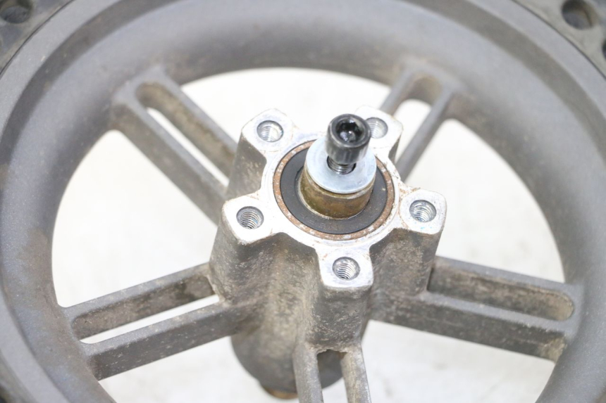 photo de REAR RIM AND TIRE URBANGLIDE 100XS 1