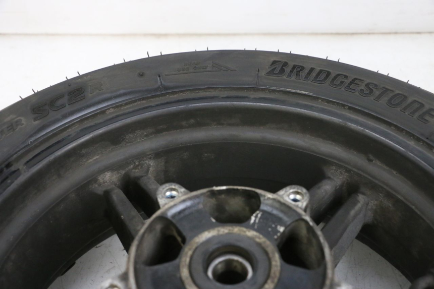 photo de REAR RIM AND TIRE SUZUKI BURGMAN 650 (2013 - 2020)