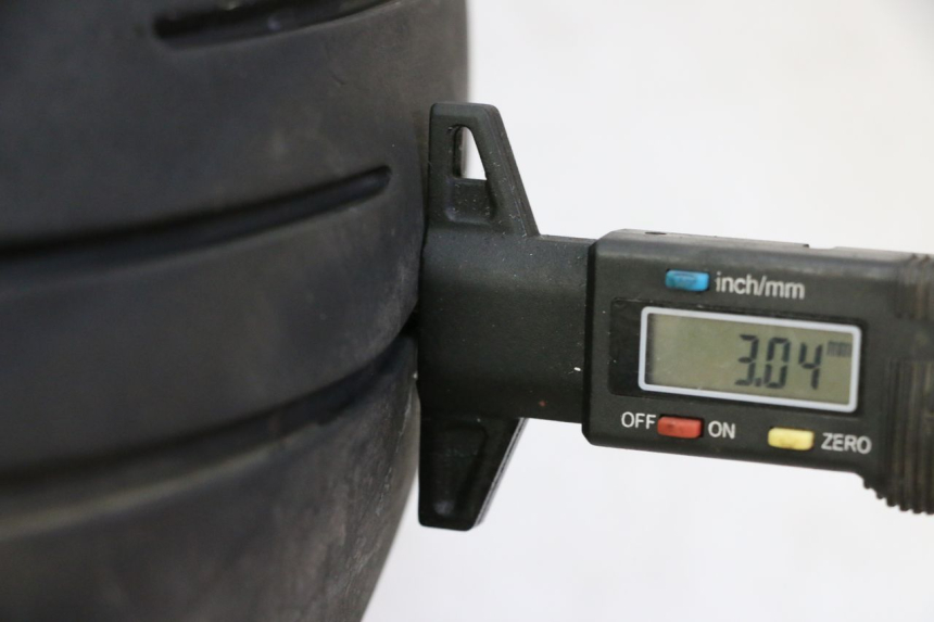 photo de REAR RIM AND TIRE HONDA CBR RR FIREBLADE 900 (1992 - 1994)