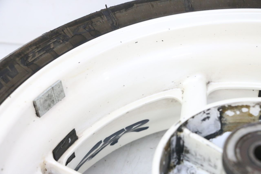 photo de REAR RIM AND TIRE HONDA CBR RR FIREBLADE 900 (1992 - 1994)