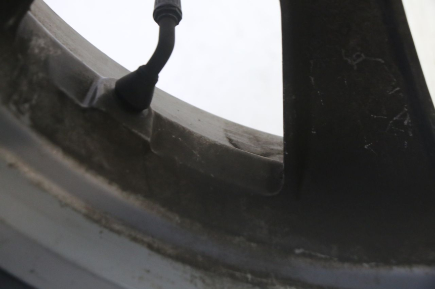 photo de REAR RIM AND TIRE PEUGEOT CITYSTAR 50 (2013 - 2017)