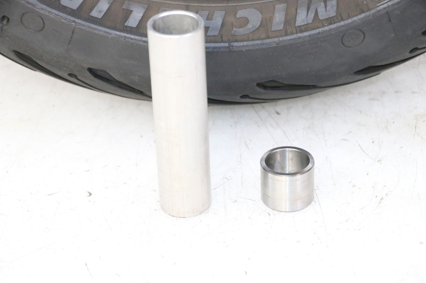 photo de REAR RIM AND TIRE YAMAHA FZ6 FAZER S2 600 (2007 - 2011)
