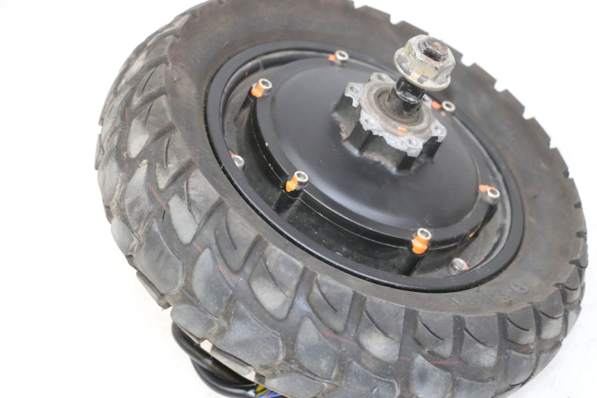 photo de REAR RIM AND TIRE KUKIRIN G2 MASTER 1