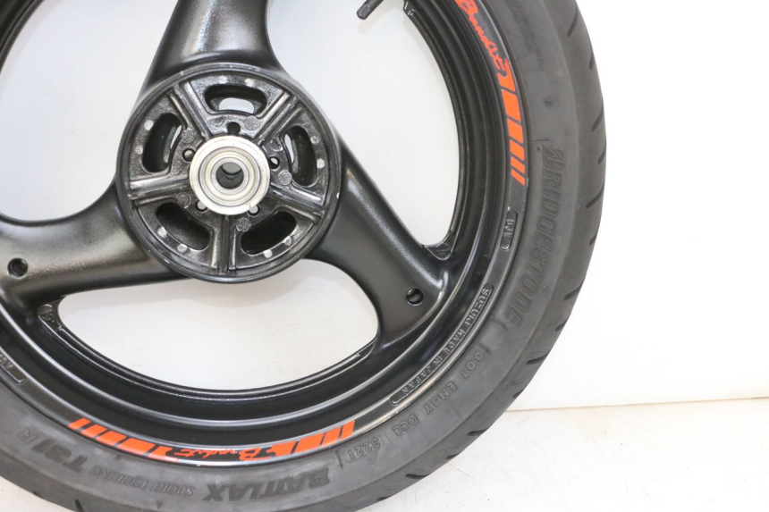 photo de REAR RIM AND TIRE SUZUKI GSF N BANDIT 600 (1996 - 1999) - Additional view of the item