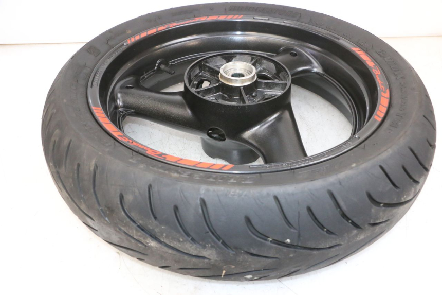 photo de REAR RIM AND TIRE SUZUKI GSF N BANDIT 600 (1996 - 1999) - Fixing points details