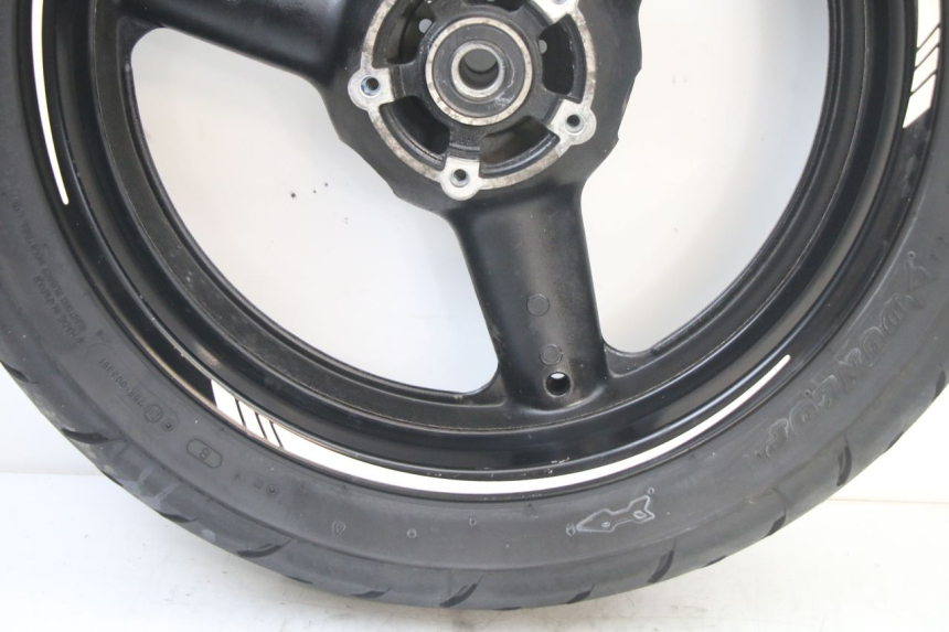 photo de REAR RIM AND TIRE SUZUKI GSF S BANDIT 600 (2000 - 2004) - Technical close-up