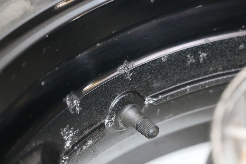 photo de REAR RIM AND TIRE SUZUKI GSR 750 (2011 - 2017)