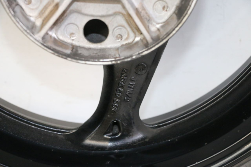 photo de REAR RIM AND TIRE SUZUKI GSR 750 (2011 - 2017)