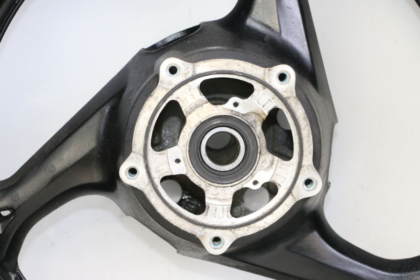 photo de REAR RIM AND TIRE SUZUKI GSR 750 (2011 - 2017)