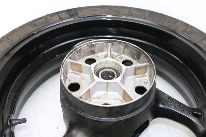 photo de REAR RIM AND TIRE SUZUKI GSR 750 (2011 - 2017)