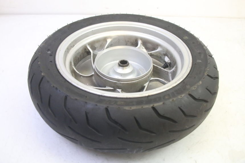 photo de REAR RIM AND TIRE SYM GTS EVO 125 (2009 - 2013) - Supplementary product photo