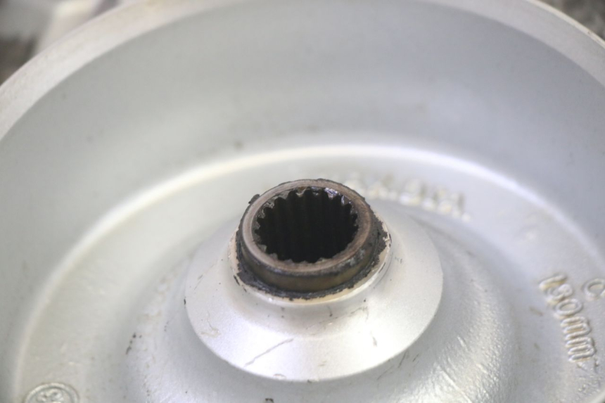 photo de REAR RIM AND TIRE SYM GTS EVO 125 (2009 - 2013) - Detailed visual inspection