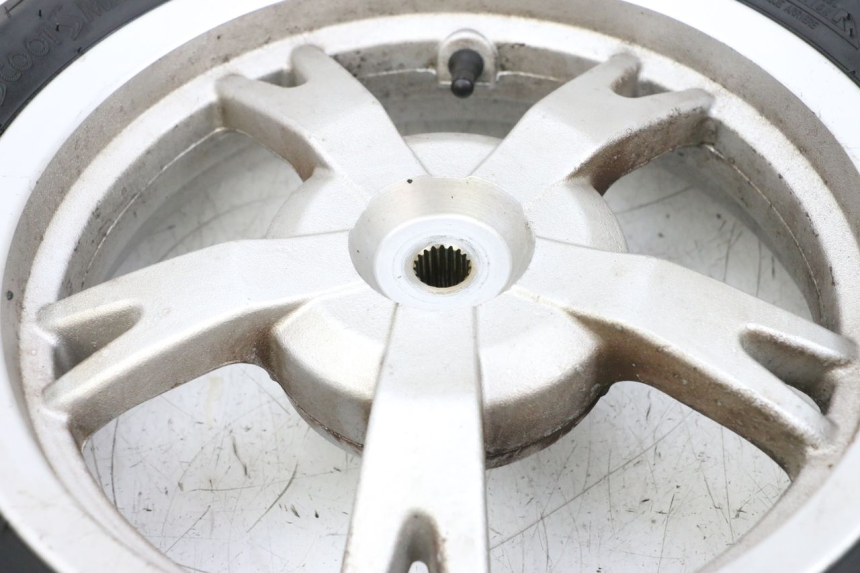 photo de REAR RIM AND TIRE PEUGEOT KISBEE 4T 50 (2018 - 2022) - Fixing points details